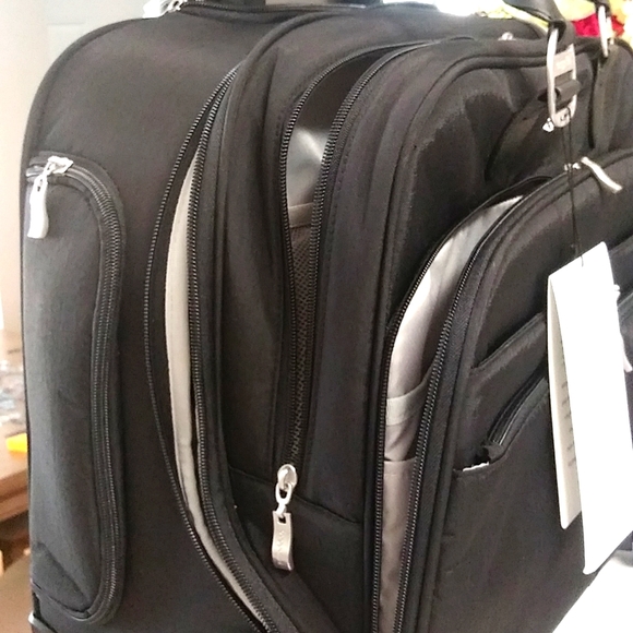 Baggallini Unisex Adult 4 Wheel Tote bag-Black color - Picture 9 of 14